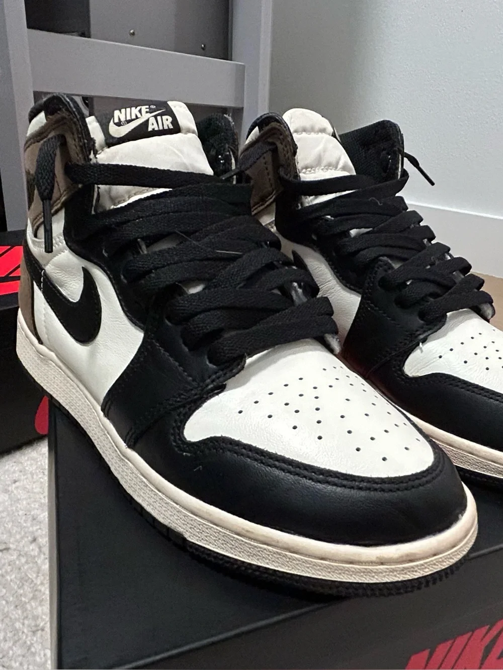 Nike Air Jordan 1 Retro High OG - Black/White/Brown